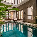Taman Dharmawangsa Villa - 3Br Luxury Private Pool Villa In Nusa Dua