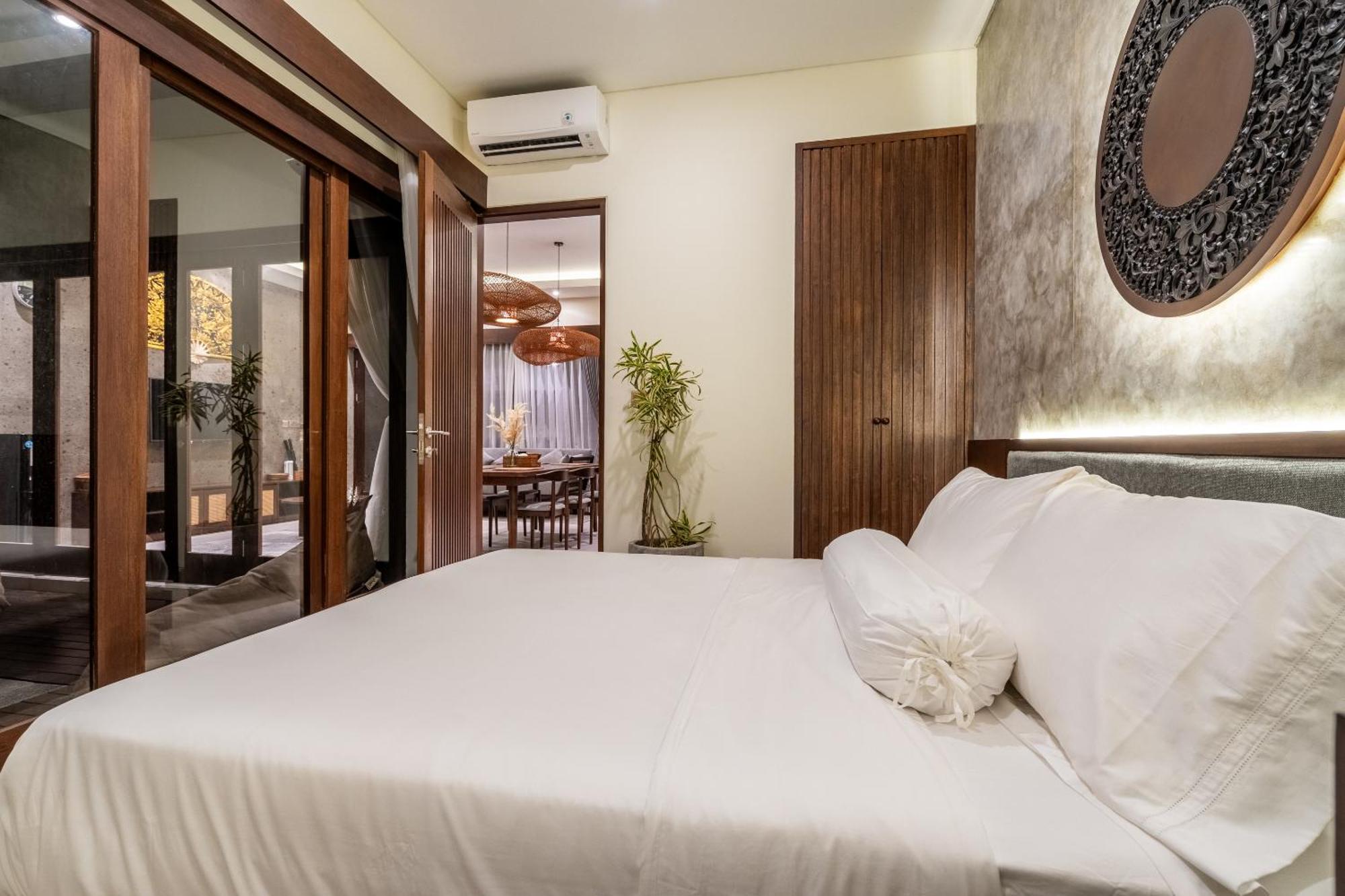 Taman Dharmawangsa - 3br Luxury Private Pool In Nusa Dua Villa *
