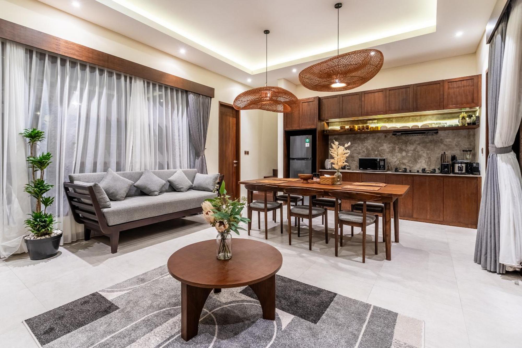 Taman Dharmawangsa - 3br Luxury Private Pool In Nusa Dua