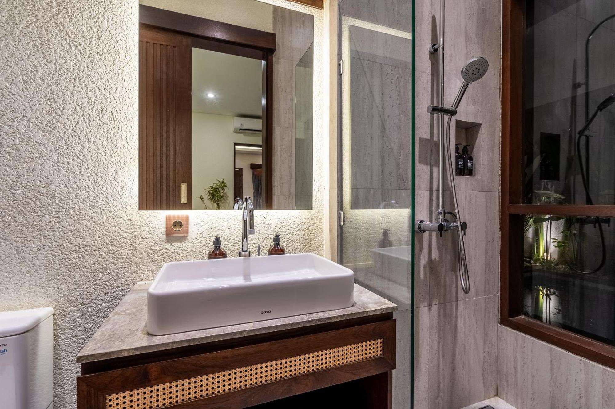 Taman Dharmawangsa - 3br Luxury Private Pool In Nusa Dua Villa *