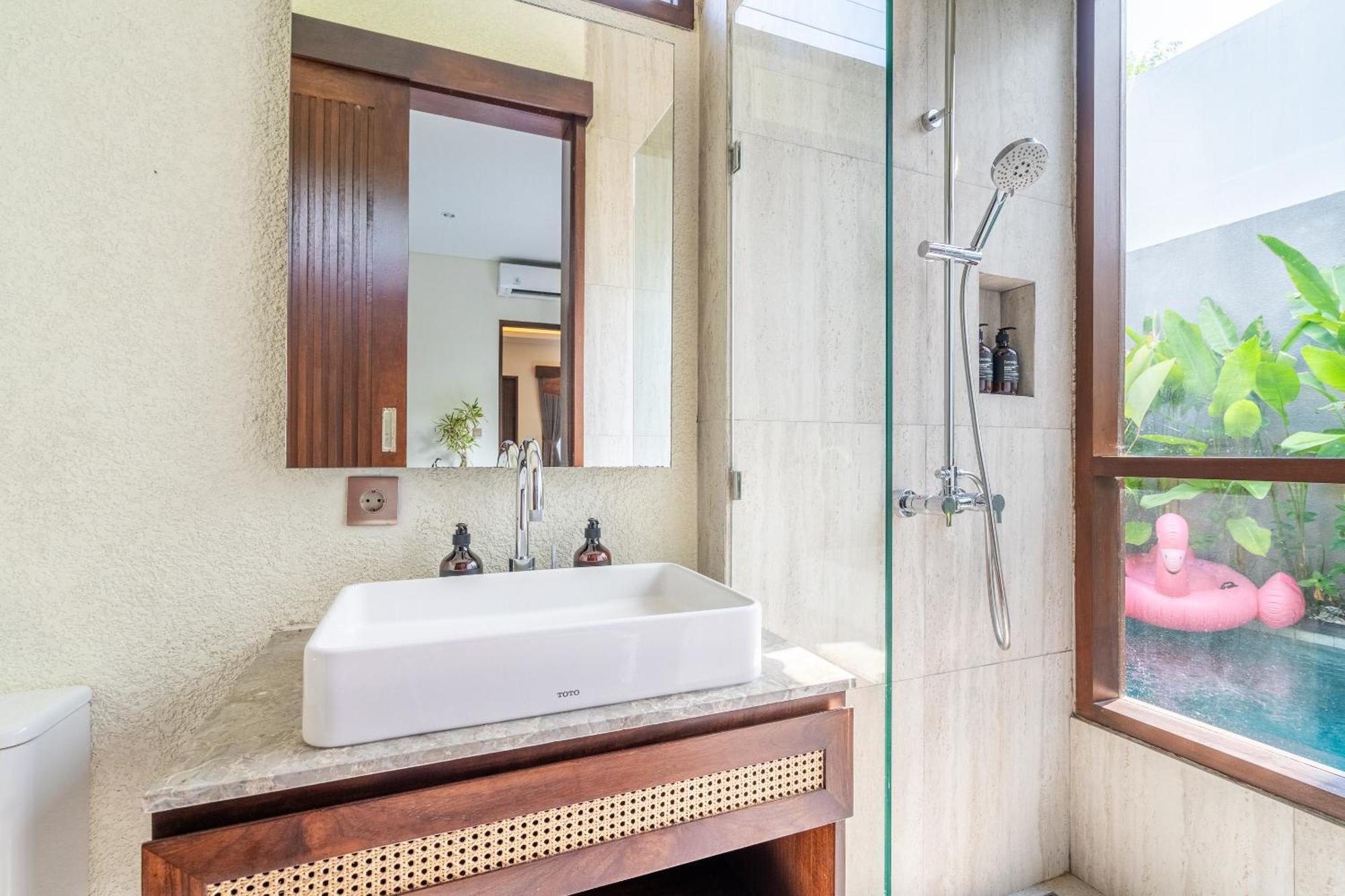 Taman Dharmawangsa - 3br Luxury Private Pool In Nusa Dua