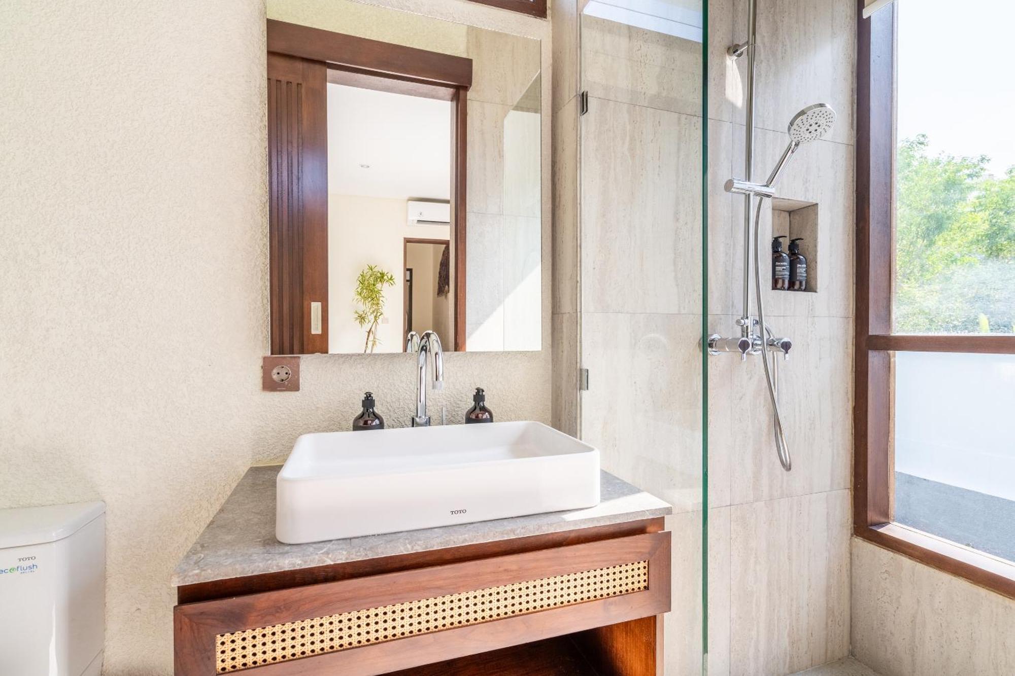 Taman Dharmawangsa - 3br Luxury Private Pool In Nusa Dua *