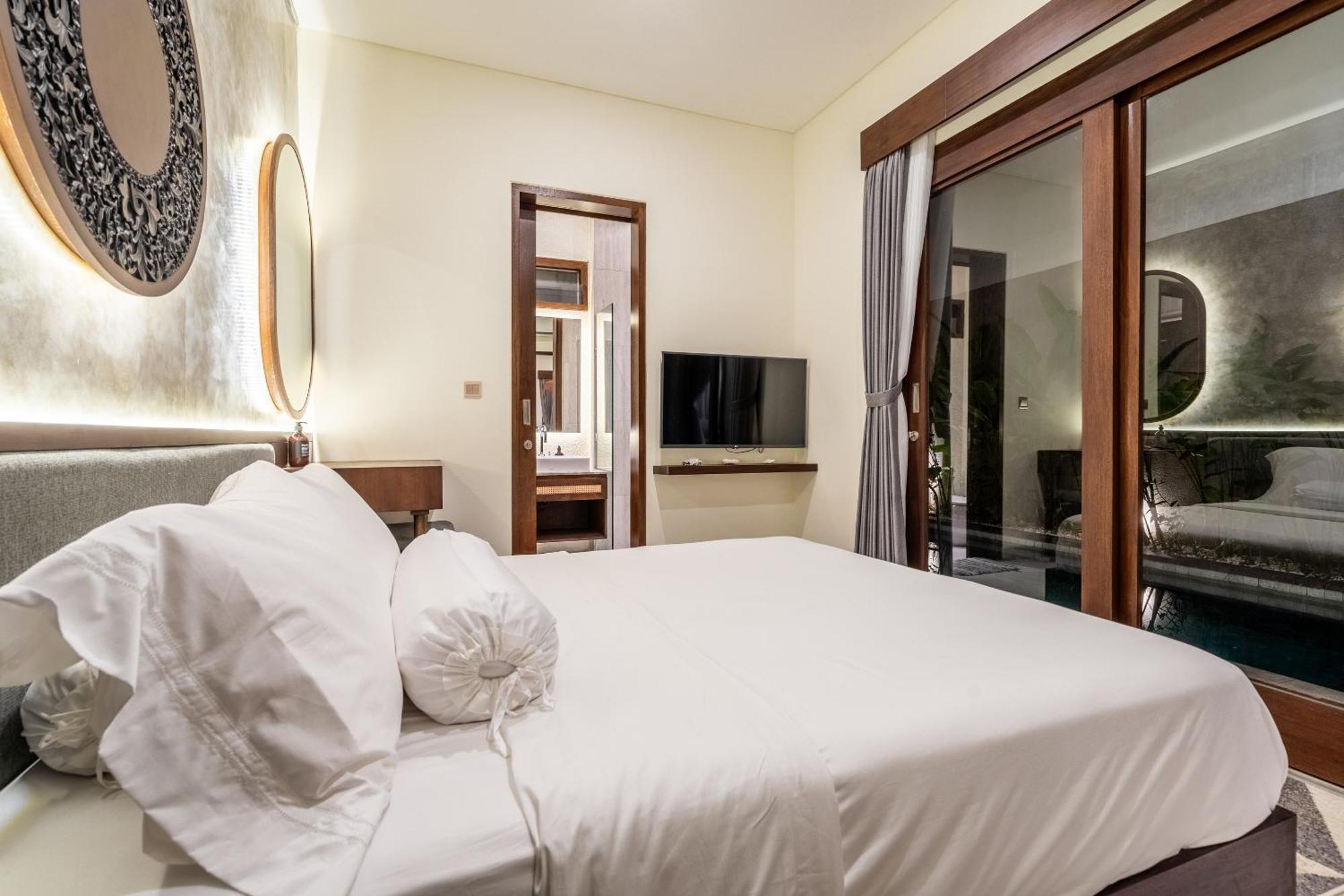 Taman Dharmawangsa - 3br Luxury Private Pool In Nusa Dua Villa *