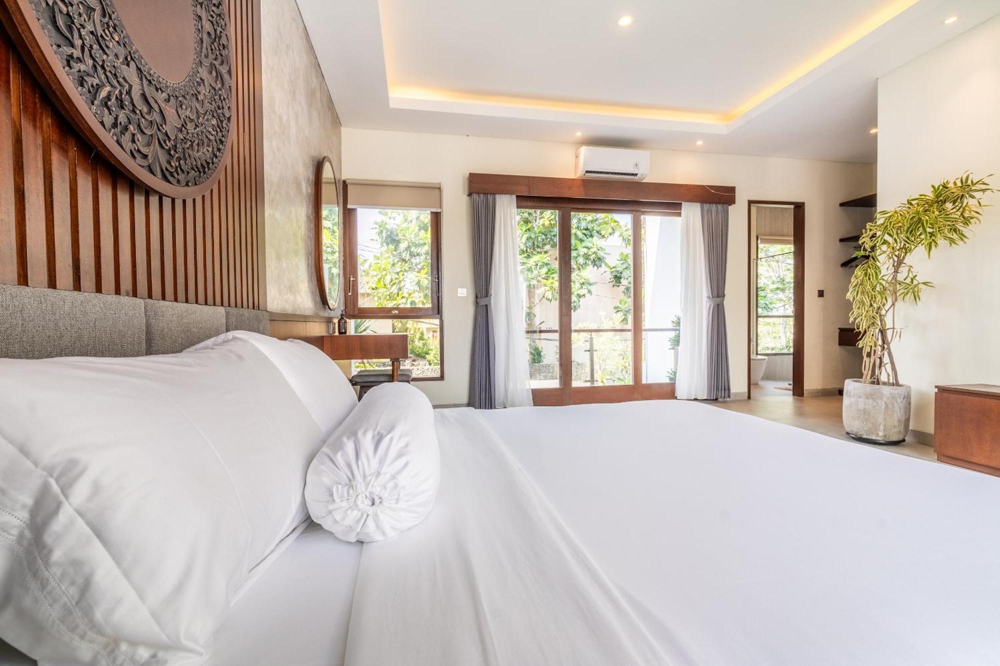Taman Dharmawangsa - 3br Luxury Private Pool In Nusa Dua *